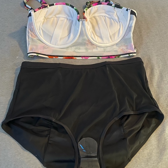 Torrid 2 Piece NEW Swim Set size 1♥️ - Picture 6 of 9